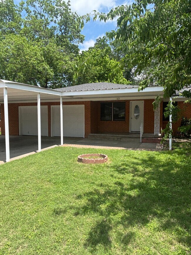 Photo - 605 N Joyce St