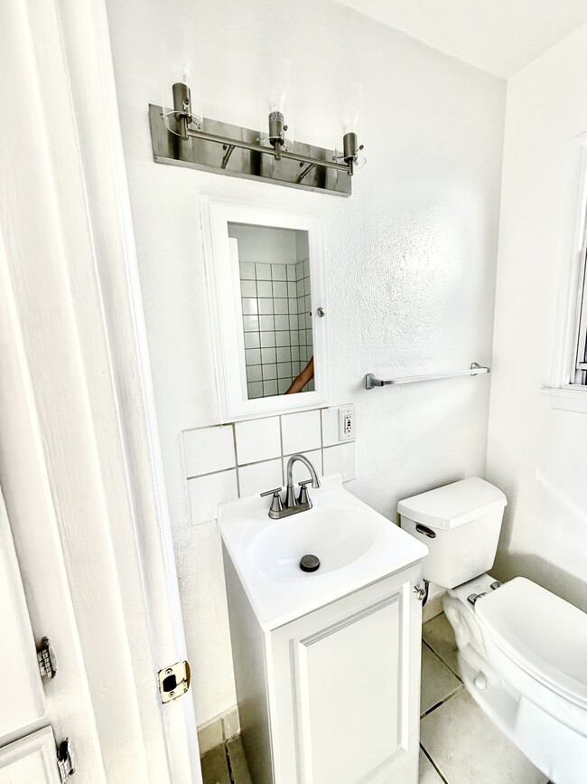 Photo - 1828 S Rimpau Blvd