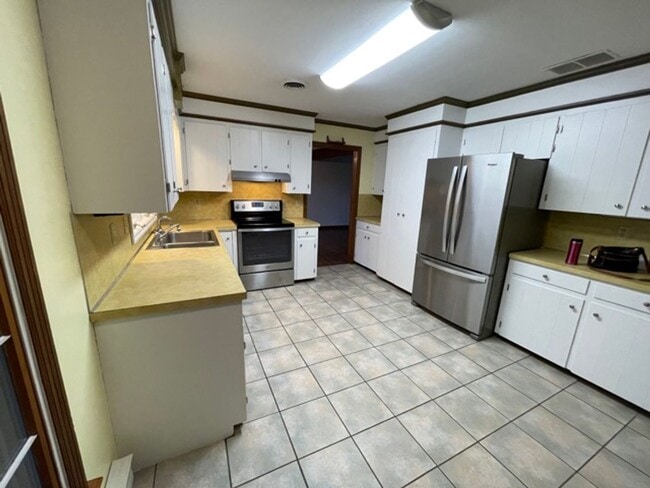 Photo - 735 E King St