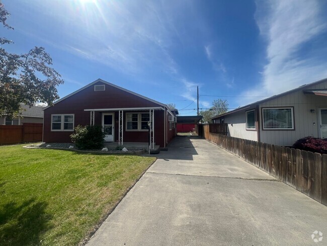 Building Photo - Spacious 5-Bedroom Home in Richland – Minu...
