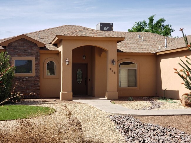 Modern 4 Bedroom 2 Bath Home! - Modern 4 Bedroom 2 Bath Home!
