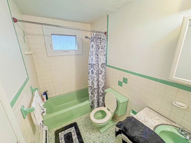 Photo - 70 Wynola Ave