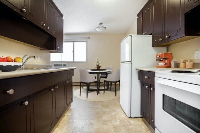 Photo - Emerald Gardens