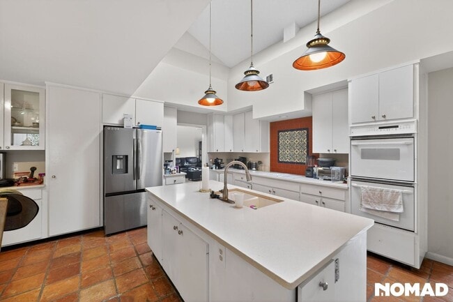 Photo - 5314 Oak Bay Dr E