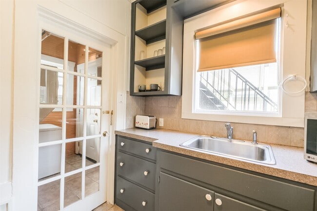 Photo - 1716 Richmond Ave.