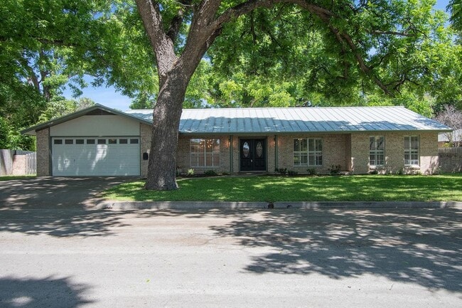 Building Photo - 21 Larkwood Ln
