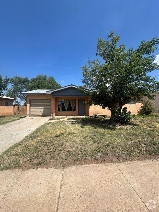 Building Photo - Cozy and Comfortable 3 Bed Home! Sandia Sc...