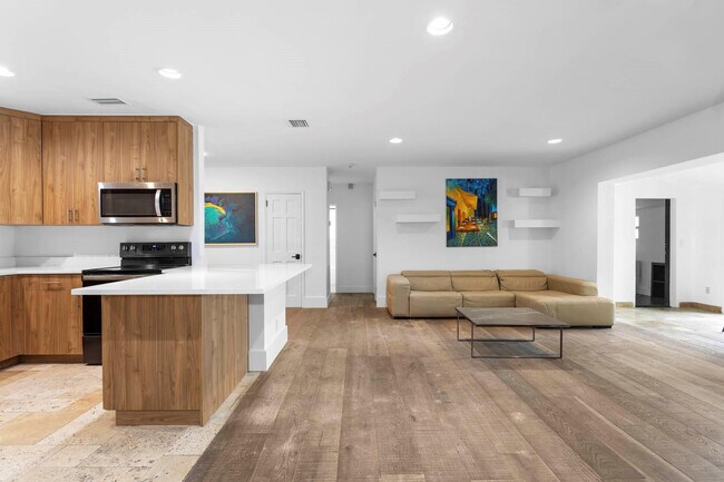 Photo - 715 NE 25th Ave