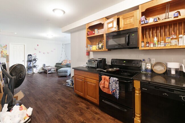 Building Photo - 1628 Willington St Unit C