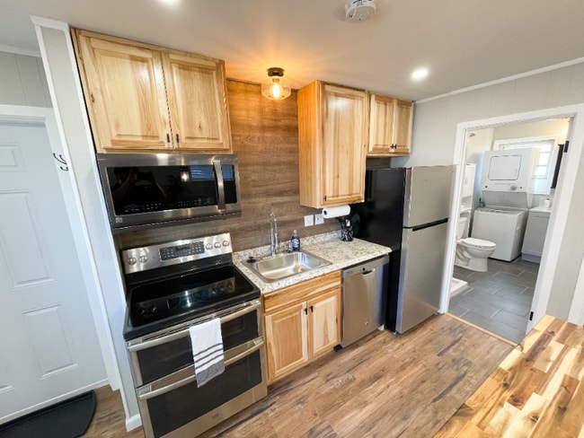 Photo - 1845 Portland St Unit 2