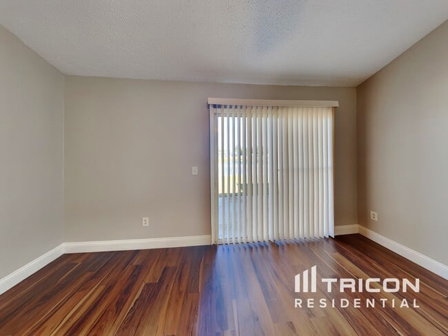Photo - 1559 Guardian Dr
