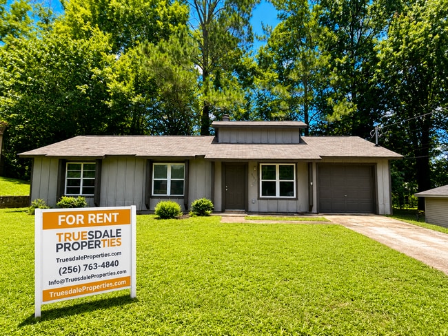 Building Photo - 3br 1BA house with decorative mantle and garage with move in special for July!