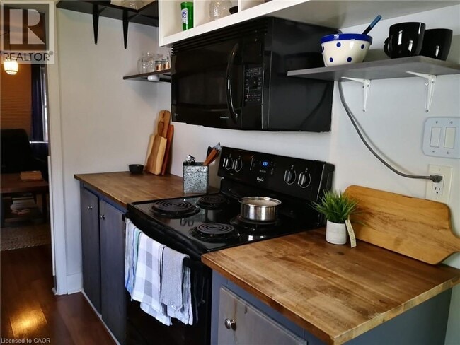 Photo - 122 E 25th St