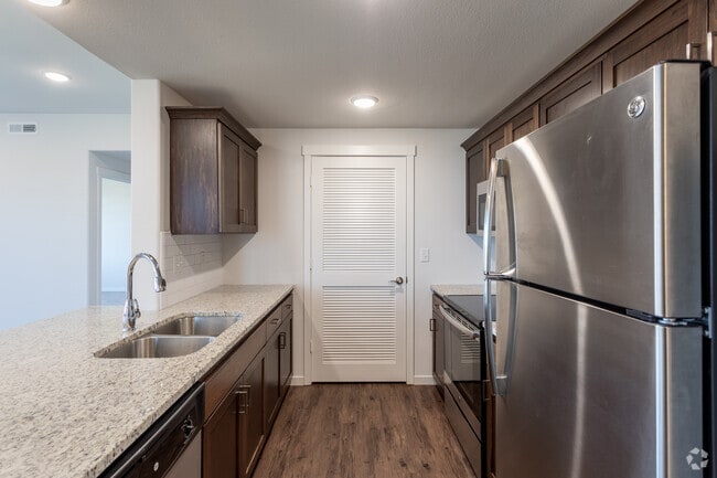 1HAB, 1BA - Laramie - West End Apartments