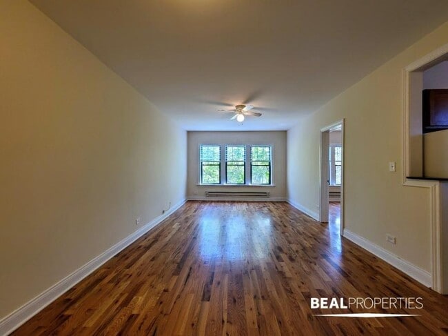 Building Photo - 2 bedroom in CHICAGO IL 60657 Unit S3