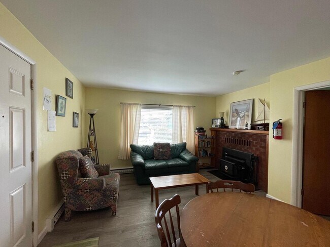 Photo - 106 9th St SE