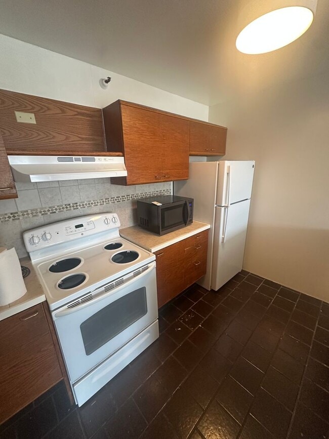 Photo - **PET FREINDLY** 2 BD / 1 BA Unit in Honolulu!