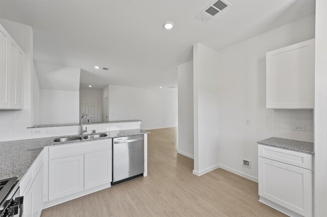 Photo - 26008 Hampshire Dr