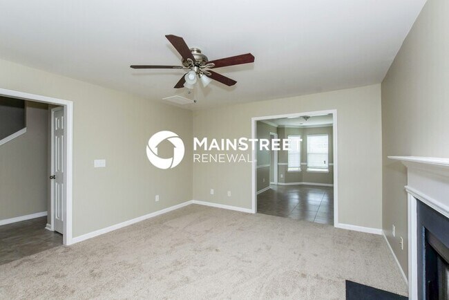 Photo - 3 Bedroom Pet-Friendly Home in Charlotte, NC with Main Street Renewal