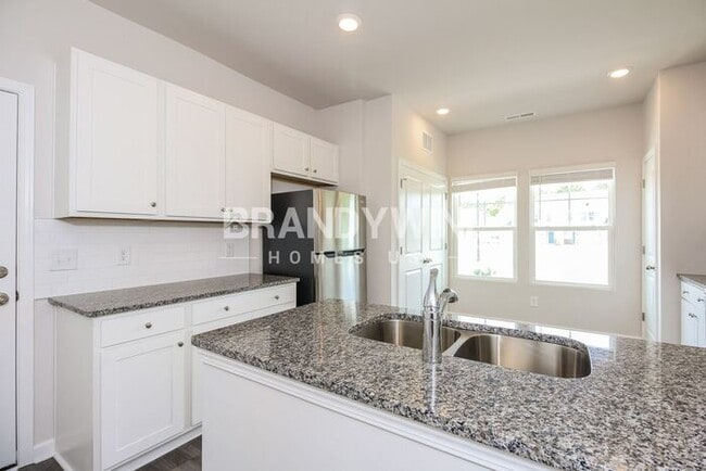 Photo - 816 Coosaw Pl