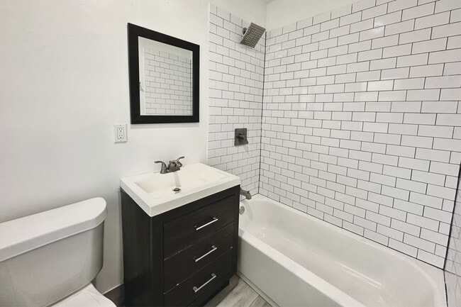 Photo - 817 NE 19th Avenue