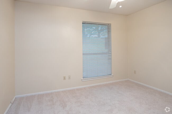 1BR, 1BA - 660SF