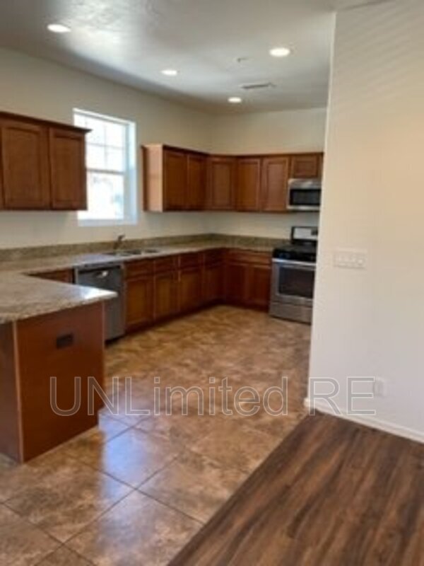 2443 W Pikes Peak Dr