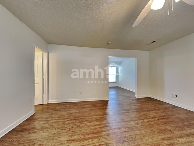 Photo - 4945 Hopewood Ln