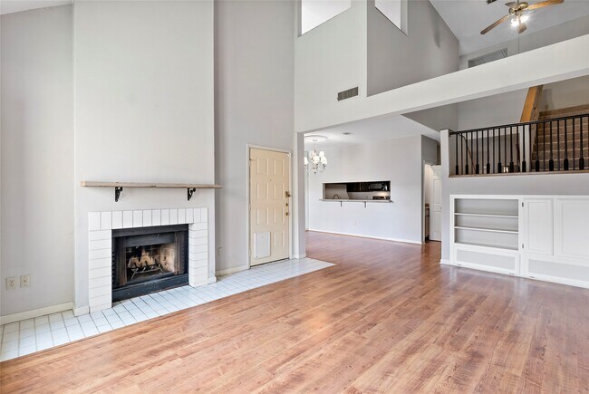 Photo - 3122 Camelot Dr Unit 33