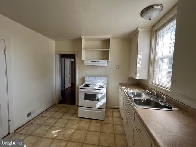 Photo - 212 Morton St