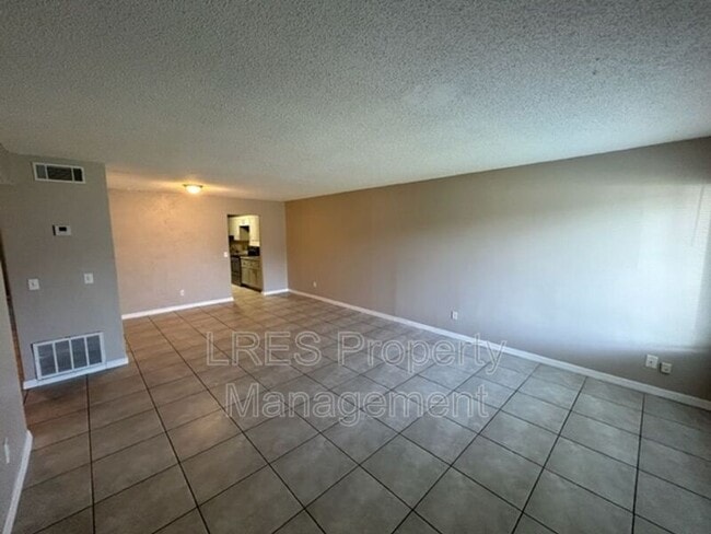 Photo - 605 Northlake Blvd