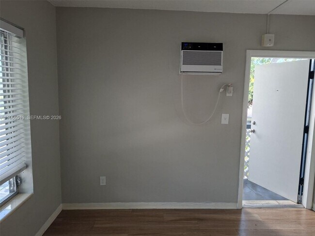 Photo - 13025 Emerald Dr Unidad 257