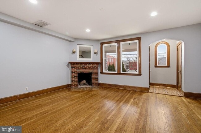 Photo - 223 Ingraham St NW