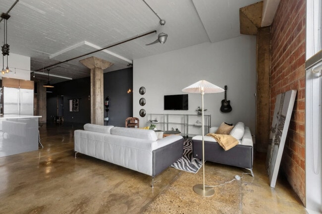 Photo - 10303-10107 107 St NW Unit SI ID1308642P