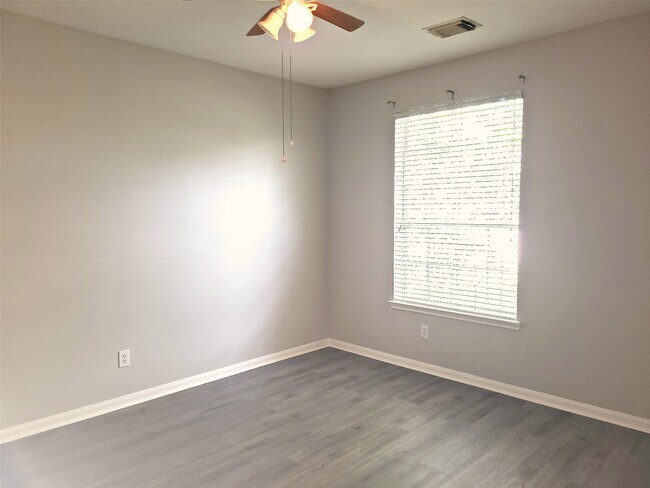 Photo - 15106 Petties Way