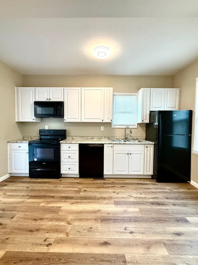 Photo - 381 Jefferson St