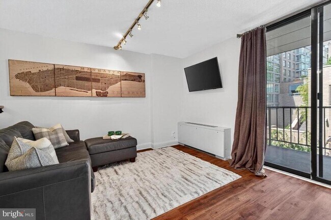 Photo - 2201 L St NW Unidad 316