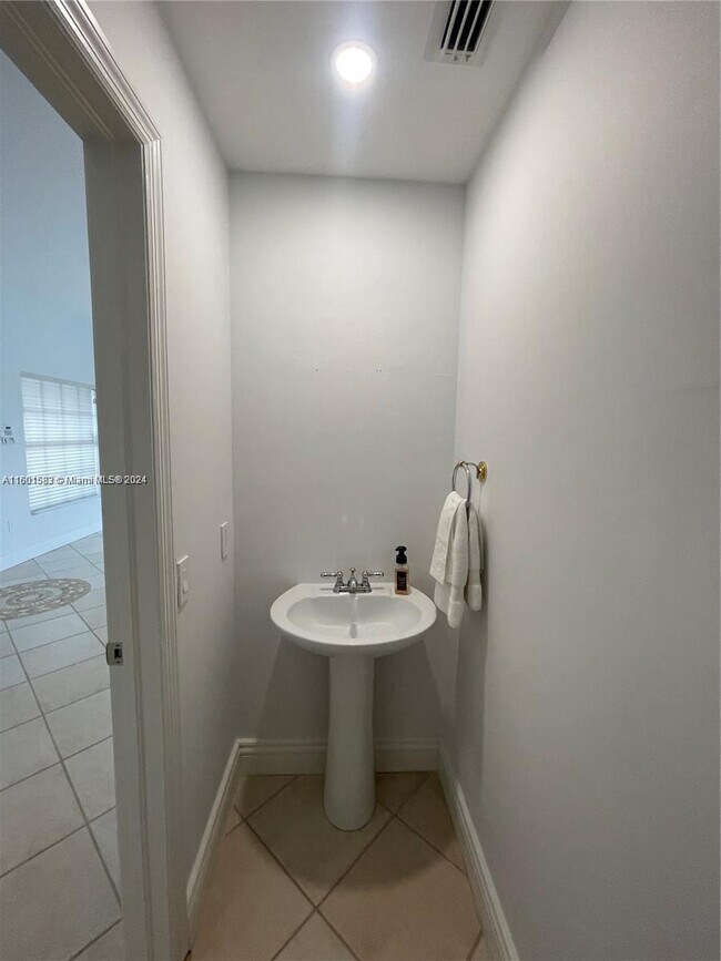 Photo - 15241 SW 37th Ter