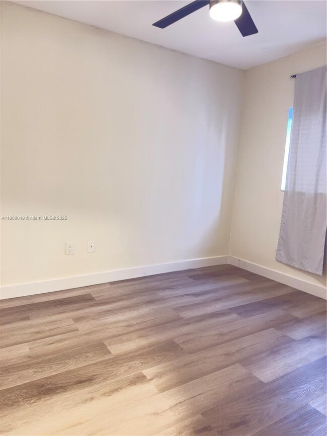 Photo - 1930 SW 2nd St Unidad 3