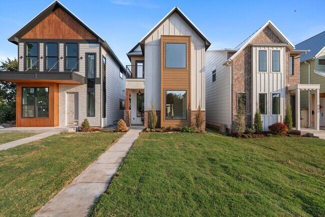 Photo - 731 W Main St