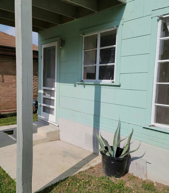 Photo - 1528 Steves Ave