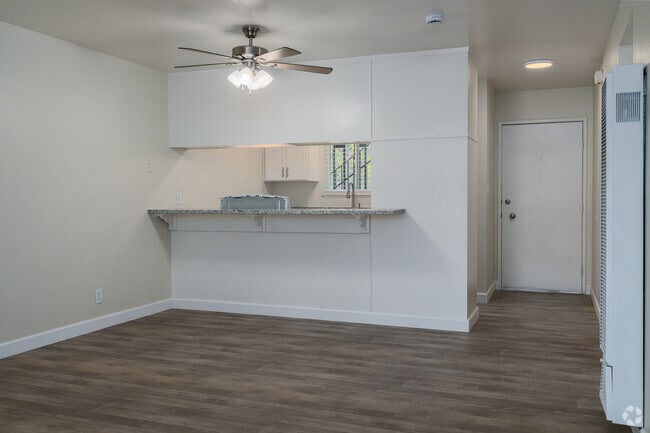 2BR, 1BA - 950 SF - Dinging Room