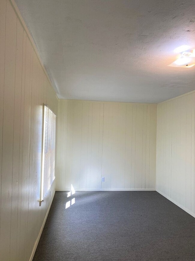 Photo - 485 Old Hwy 90 E