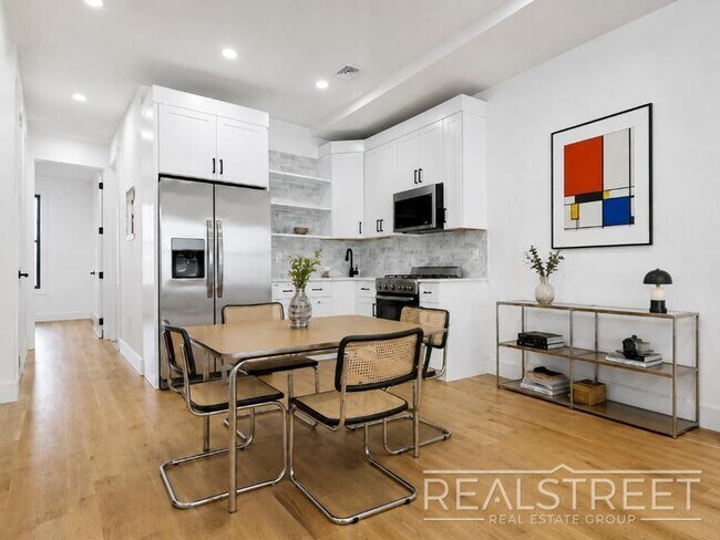 Building Photo - Brand New flex 3 Bed 2 Bath with Private Yard and W/D! Unit 1