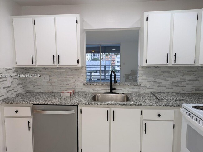 Photo - 3550 NE 169th St Unit 403