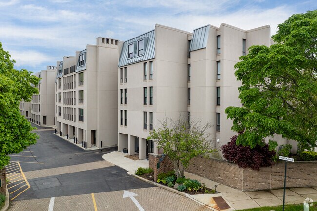 Winnetka Mews - Winnetka Mews Apartments