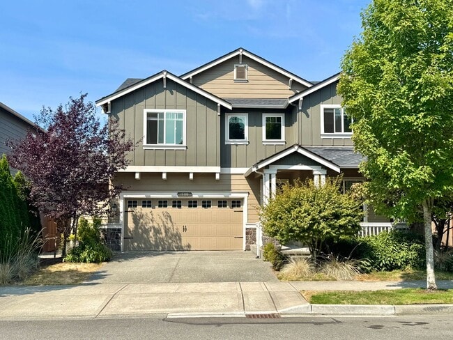 Building Photo - Spacious 5-Bedroom Home in Desirable Woodi...