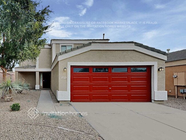 Building Photo - 1273 E Anastasia St