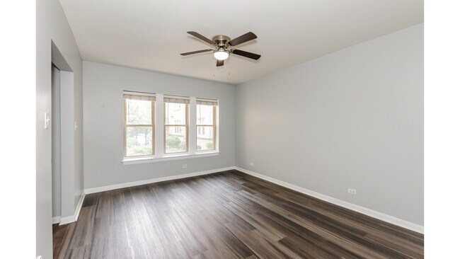 Photo - 4506 W Fullerton Ave Unidad 2