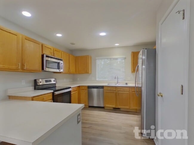 Photo - 8095 Oliver Rd